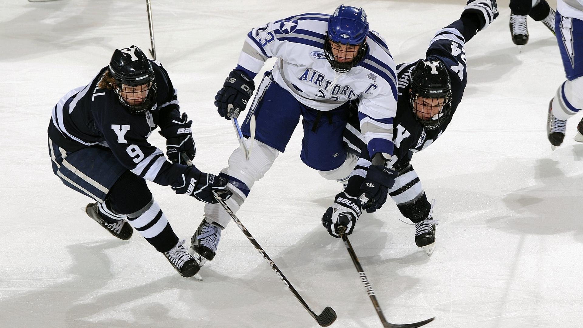 篮球比赛引入现场战术字幕便于观众理解，篮球比赛入场礼仪