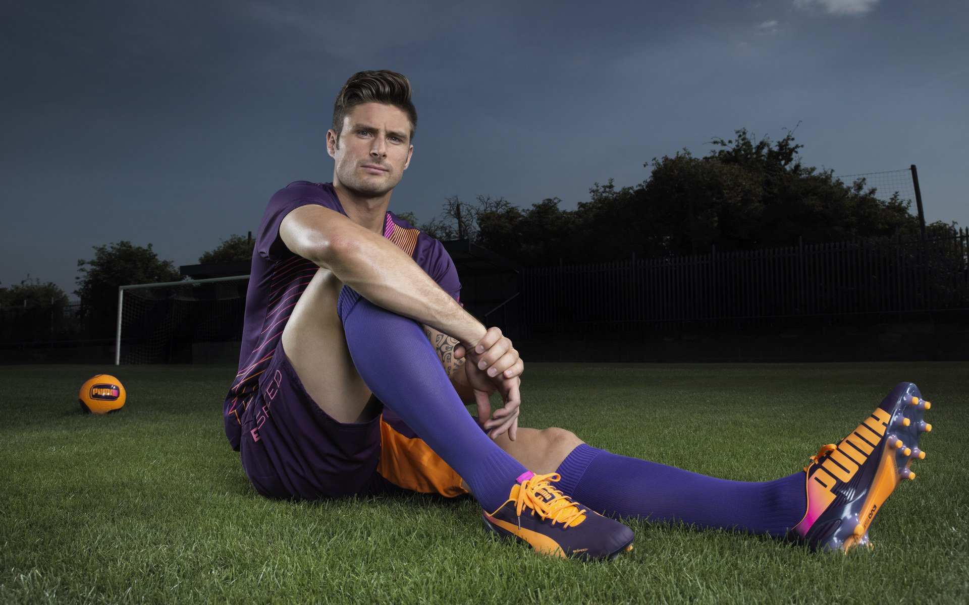 爱游戏体育（AYX）官方APP下载-“费尔南多·比亚尔巴的创新踢球，刷新阿根廷橄榄球的战术”